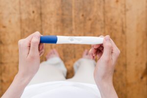 Cu picioarele in sus dupa relatiile sexuale destinate conceperii unui bebe. Functioneaza acest truc?