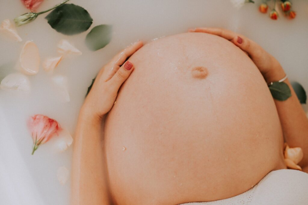 Cum sa ai grija de pielea din zona abdomenului in sarcina si dupa sarcina?