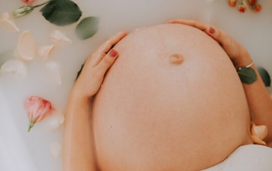 Cum sa ai grija de pielea din zona abdomenului in sarcina si dupa sarcina?