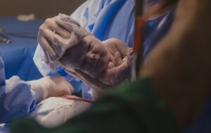 Cum te pregatesti de nasterea neasteptata si cele mai ciudate locuri unde au nascut femeile gravide