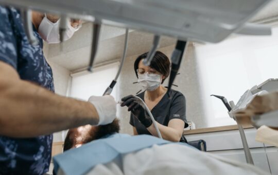 Ingrijirea danturii in timpul sarcinii. Poti merge la dentist daca esti gravida?