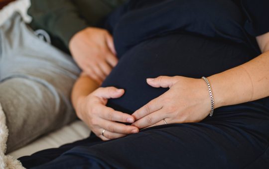 Mortalitatea materna, pe un trend ascendent. Care sunt motivele din spatele acestui trend si ce putem face pentru a o preveni?