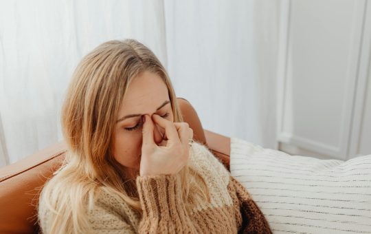 Durerile de cap din timpul nasterii si de dupa nastere, in perioada postpartum. De ce apar si ce putem face sa amelioram simptomatologia?