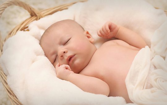 Sleep training pentru bebelusi. Ce este si ce metode se pot folosi pentru adormirea mai usoara a copilului mic?