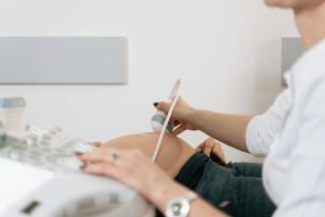 Ruperea prematura a membranelor amniotice (PROM). O complicatie majora in sarcina, periculoasa pentru bebe si mamica