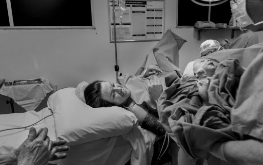 Embolia cu lichid amniotic, complicatia rara care poate pune probleme la nastere
