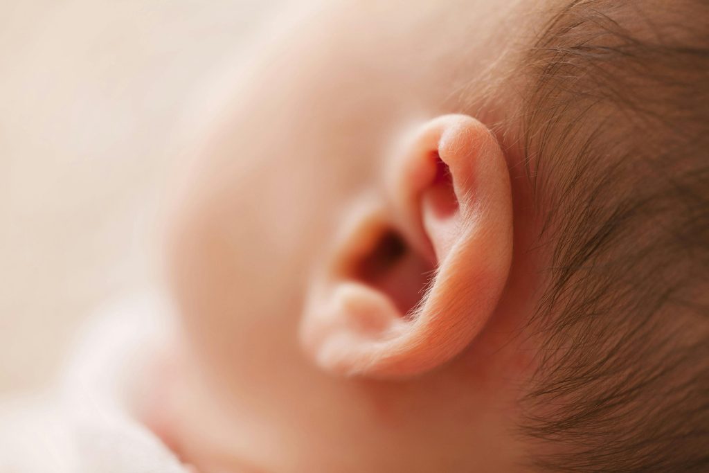 Otita medie acuta la bebelusi si copii mici. De ce apare si cum o putem preveni, cum o tratam?