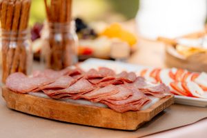 Consumul de salam in sarcina. Riscuri si sortimente recomandate in sarcina