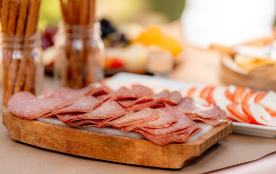 Consumul de salam in sarcina. Riscuri si sortimente recomandate in sarcina